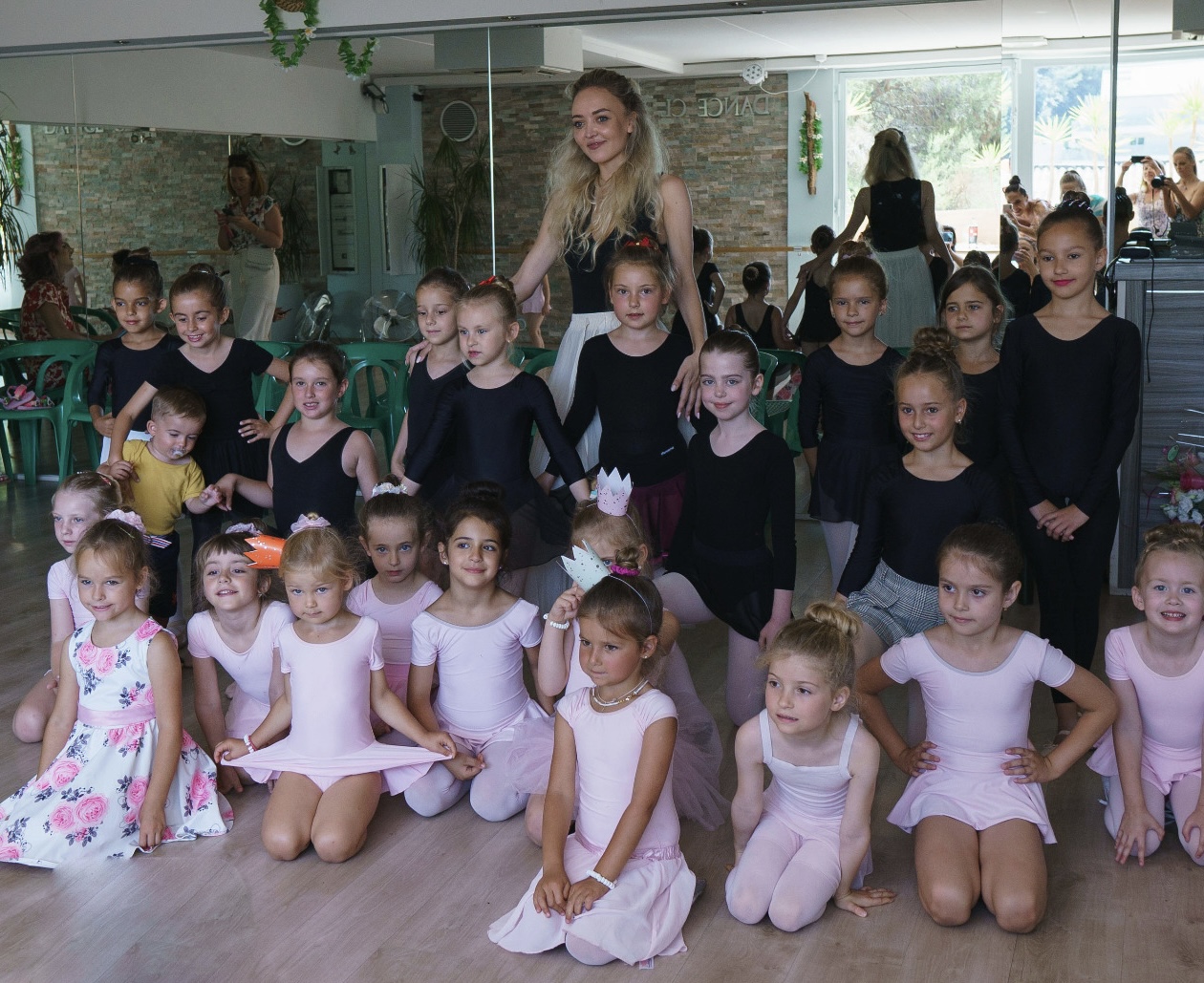 Tatiana Samoshkina with a group of young ballet students on the French Riviera
